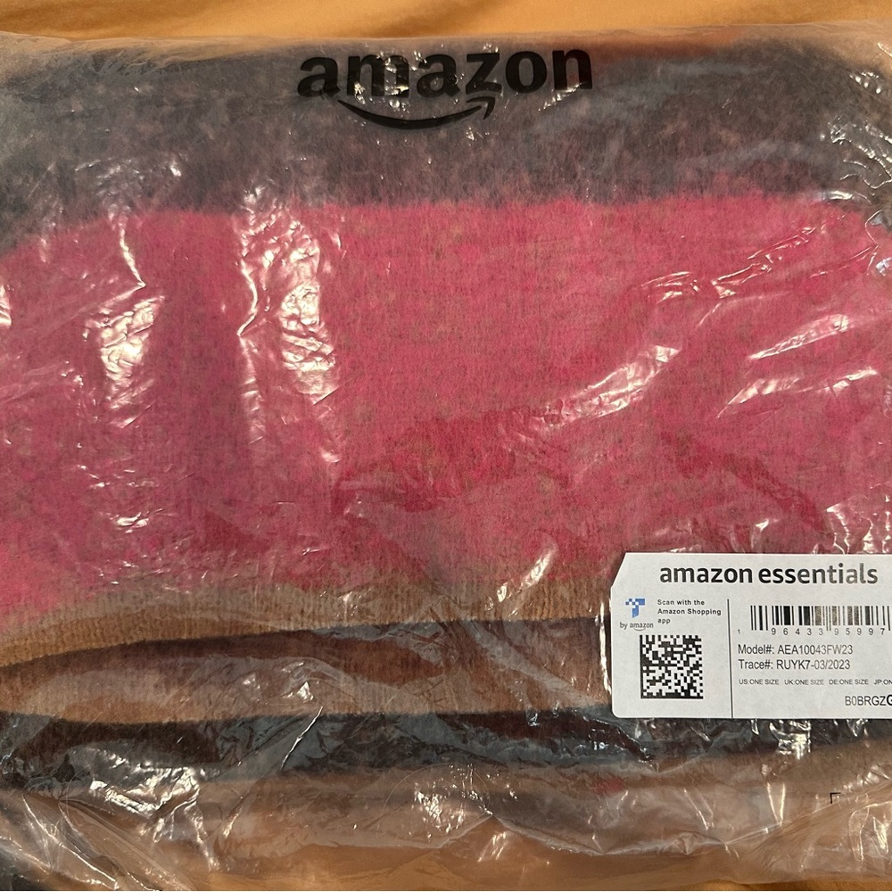 New! Amazon Essentials Women’s Textured knit Scarf/Shawl (2 available) - Picture 4 of 4